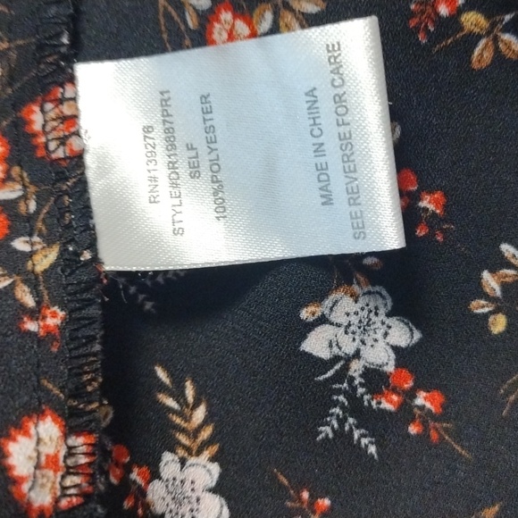 DR2 Black Floral Blouse EUC - Picture 6 of 6